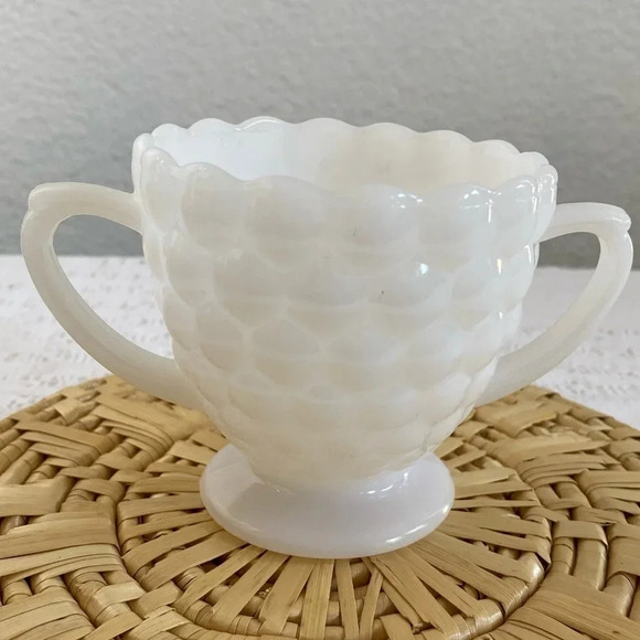 ❤️ Vintage Hobnail Milkglass Double-Handled Cup - Picture 6 of 6